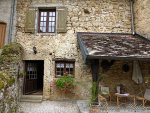 Le "Petit Chari" à Mouthier-Haute-Pierre Le "Petit Chari" à Mouthier-Haute-Pierre