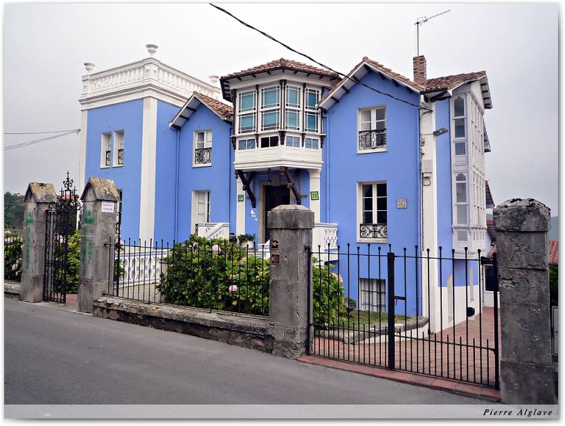 Une maison et des signes