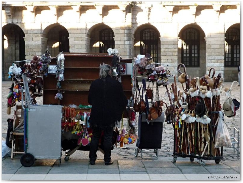 Les marchands du temple