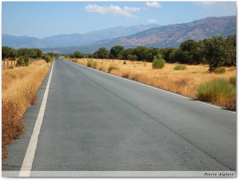 La route avant Aldeanueva del Camino