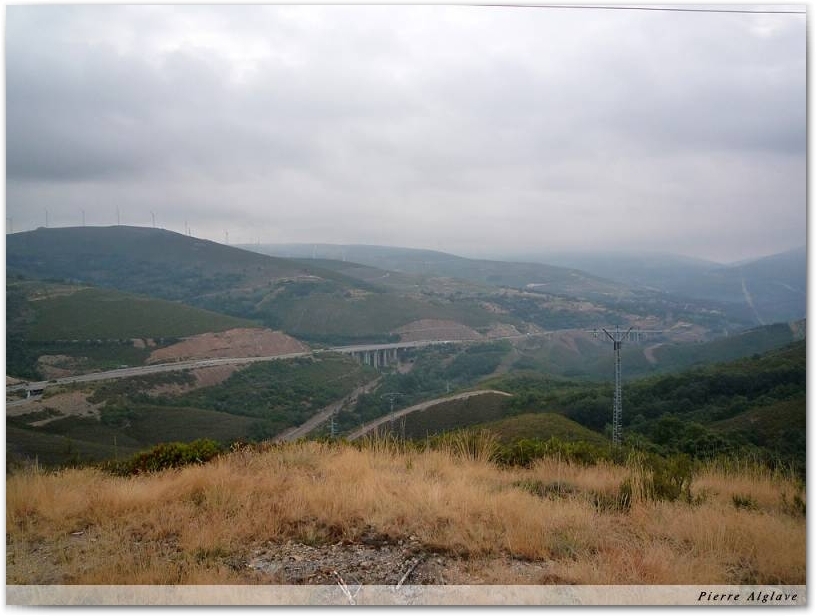 Vue sur la vallée depuis le col de A Canda