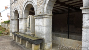 Gézier-et-Fontenelay, lavoir-mairie