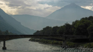 Passerelle sur le Rhône après Dorenaz