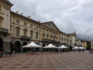 Aoste : Piazza Emile Chanoux