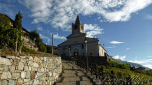 Église de Saint-Christophe au milieu des vignes