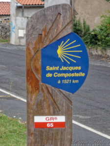 Saint-Jacques serait à 1521 km
