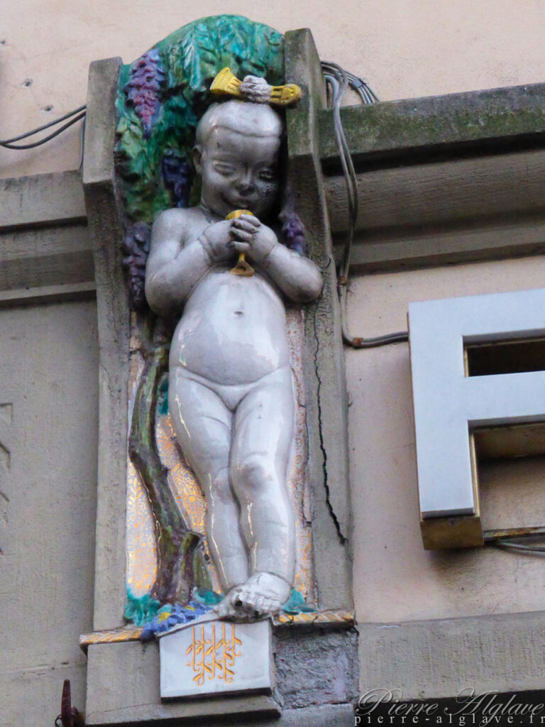 Lucques : détail sur la façade d'une maison