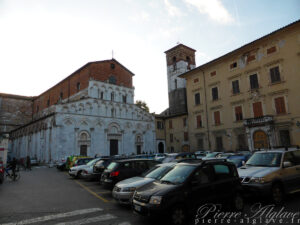 Porche de l'église San Michele Arcangelo à Capannori
