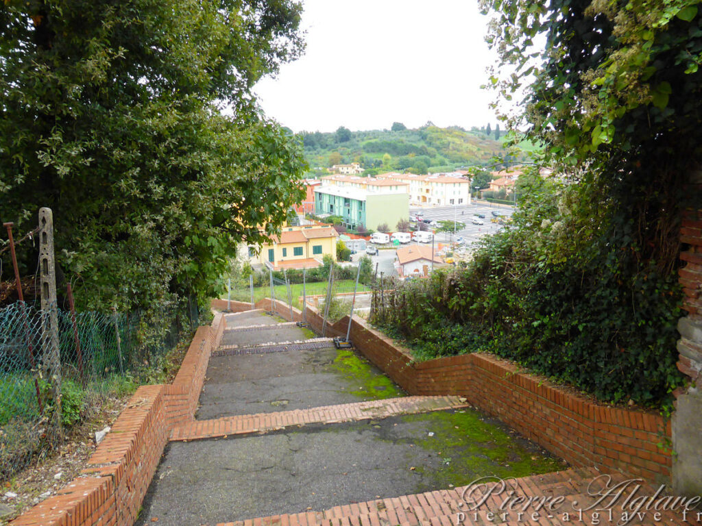 Coup d'oeil en arrière sur la montée à Fucecchio