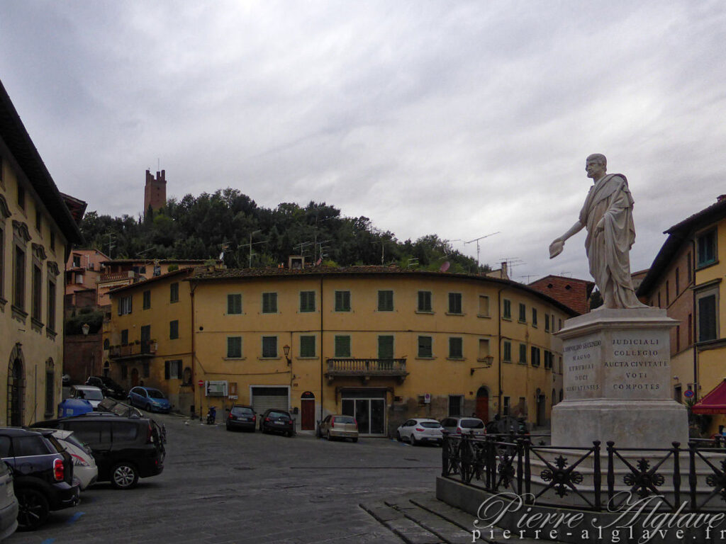 San Miniato : Statue de Léopold II sur la Piazza Buonaparte