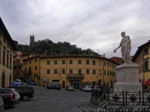 San Miniato : Statue de Léopold II sur la Piazza Buonaparte