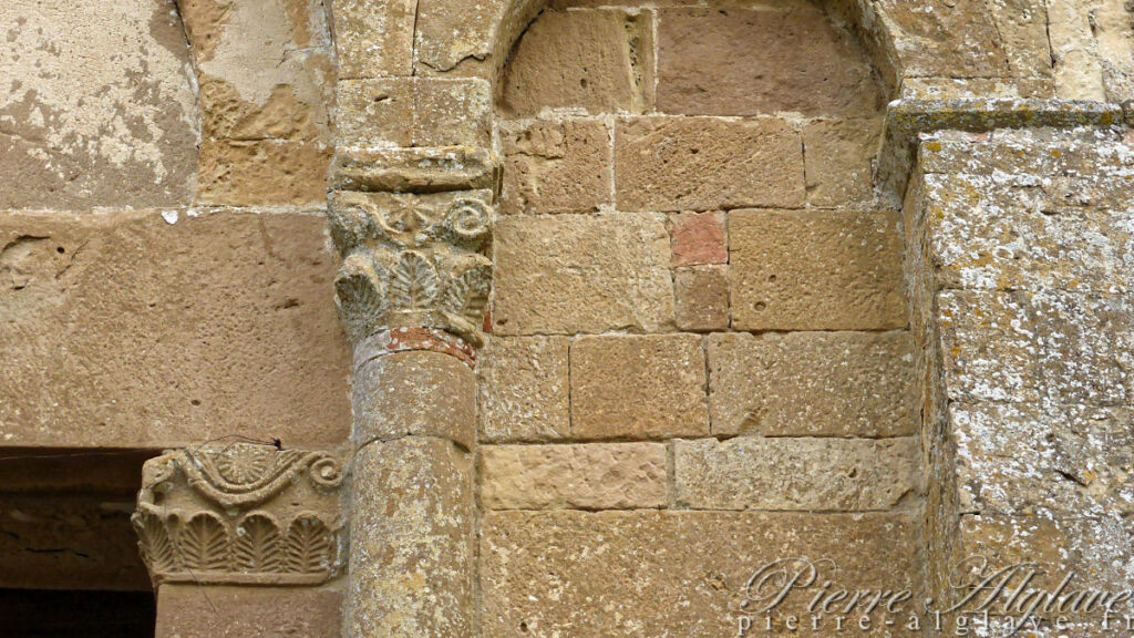 Église Santa Maria Assunta à Chianni : détail