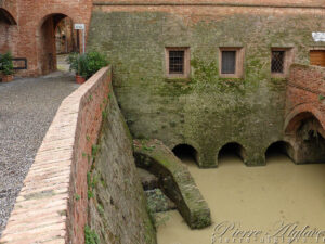 Monteroni d'Arbia : moulin fortifié