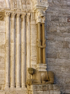 San Quiricho d’Orcia : colonnes ophitiques