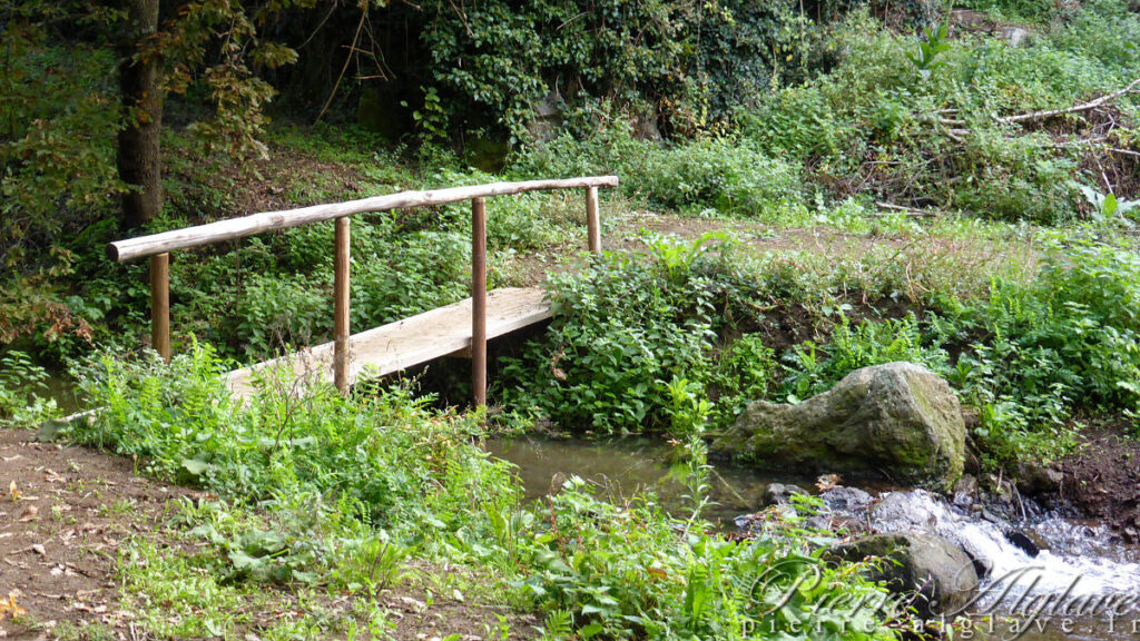 En chemin sur la Via Francigena
