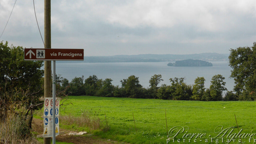 En chemin sur la Via Francigena
