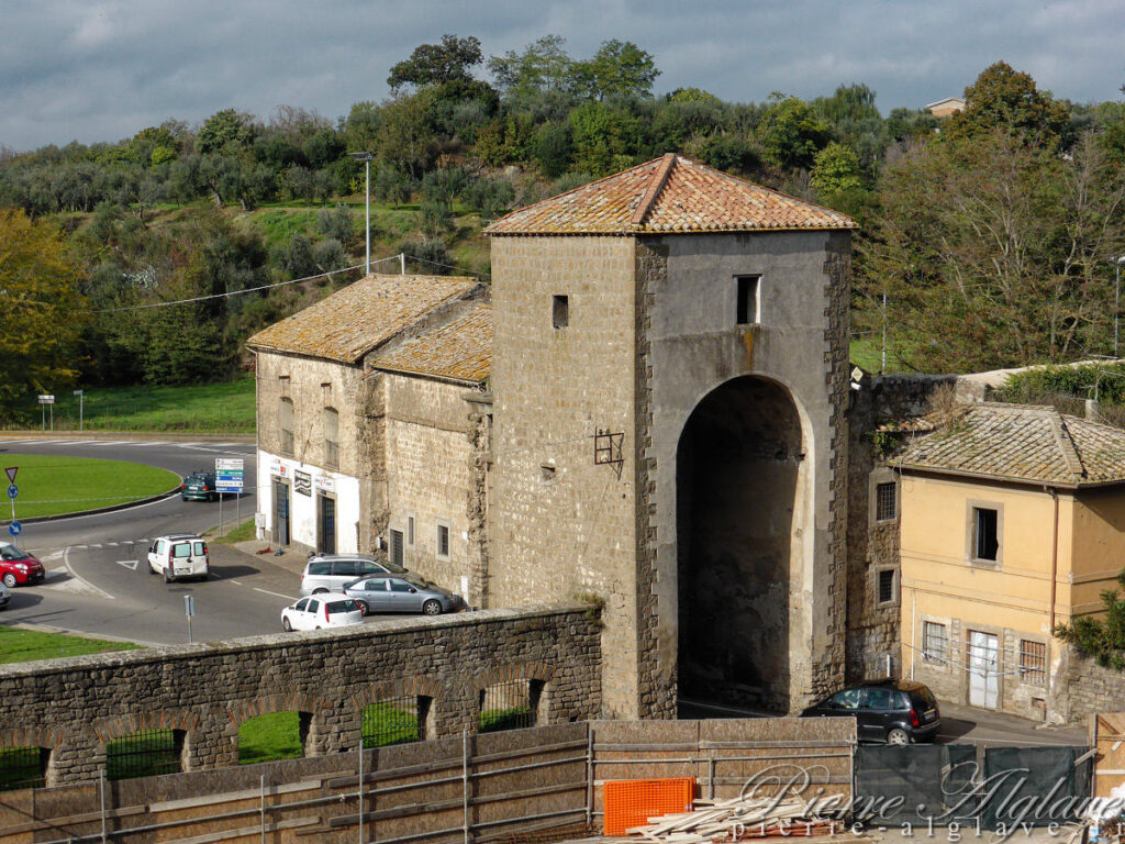 Porta farnesiana - Viterbo