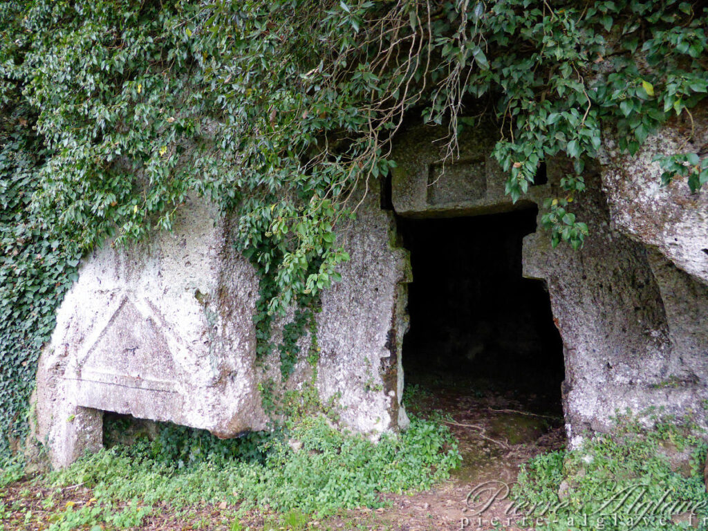 Sutri : les catacombes