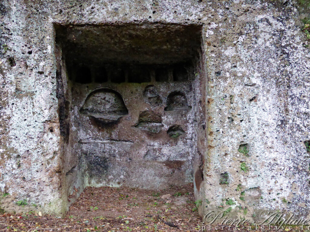 Sutri : les catacombes