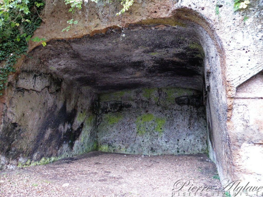 Sutri : les catacombes