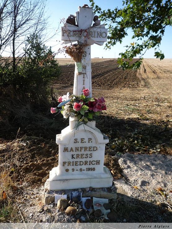 Monument pour un pèlerin décédé sur le Chemin