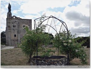 Au pied du donjon