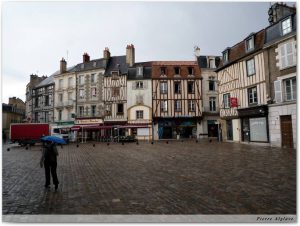 Place devant Notre-Dame la Grande