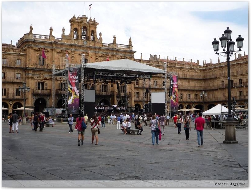 Pas une raison pour ne pas faire la fête sur la Plaza Mayor - Salamanca